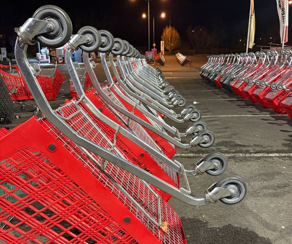 Détail des roulettes de chariots réparés et nettoyés